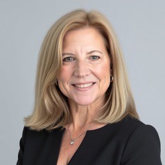 headshot of Brenda