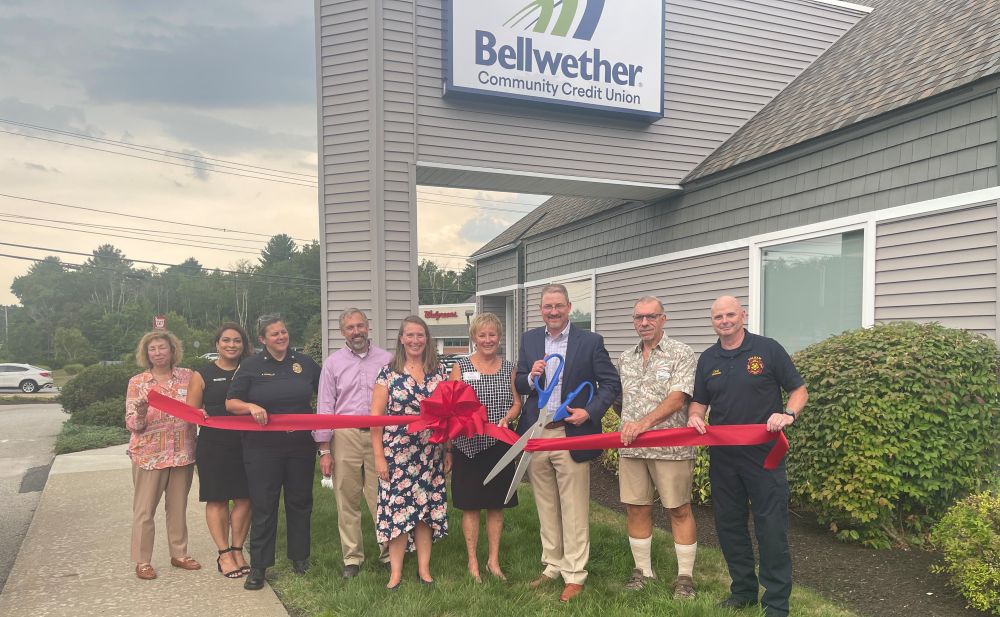 photo of ribbon cutting